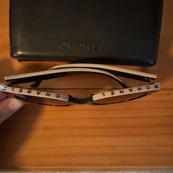 Chanel butterfly Black Sunglasses - Picture 5 of 7